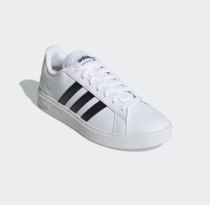 Adidas women sneaker size 6.5 New With Tag